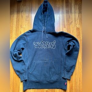 Supreme graffiti logo hoodie - size Medium